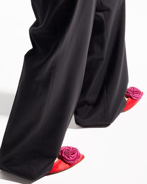 Bloom red